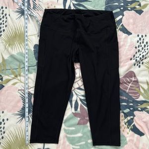 3XL black iuga brand leggings. 20” pockets.